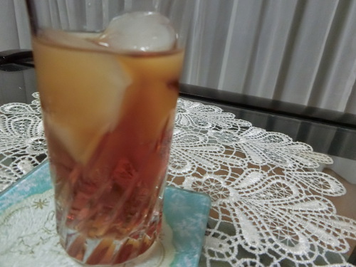いつのか分からない古い梅酒を飲んでみた。