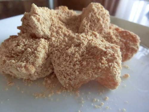 山清のわらび餅を一人で食べる。