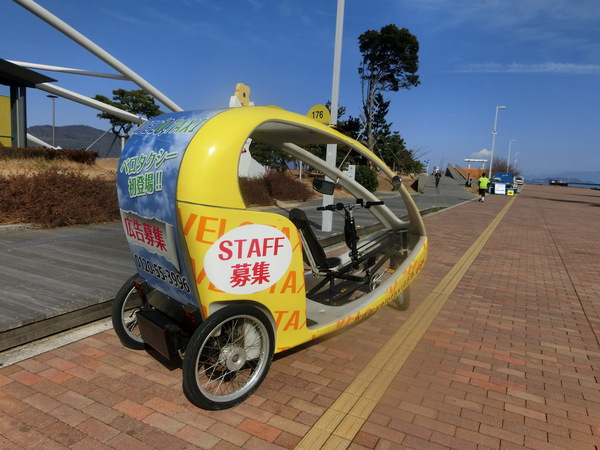 自転車タクシー（ベロタクシー）がサンポートに