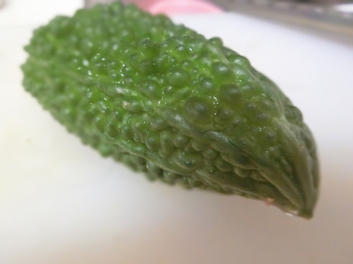 今朝の朝食の主役は、ゴーヤスムージー