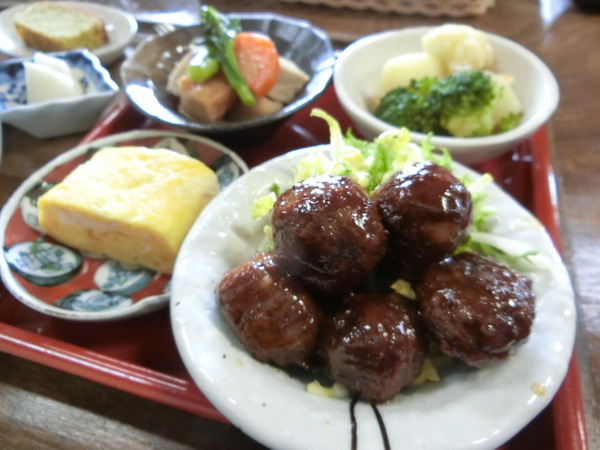カフェ『野良里』で、のらりとランチ