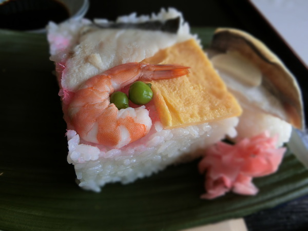 亡き友人が好きだった押し寿司を食べに行く。