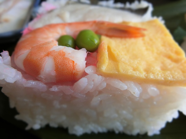 亡き友人が好きだった押し寿司を食べに行く。