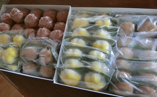 秋田の角館から送られてきたおまんじゅう