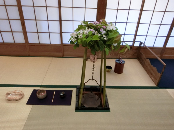 チャリティ茶会の優雅なひととき