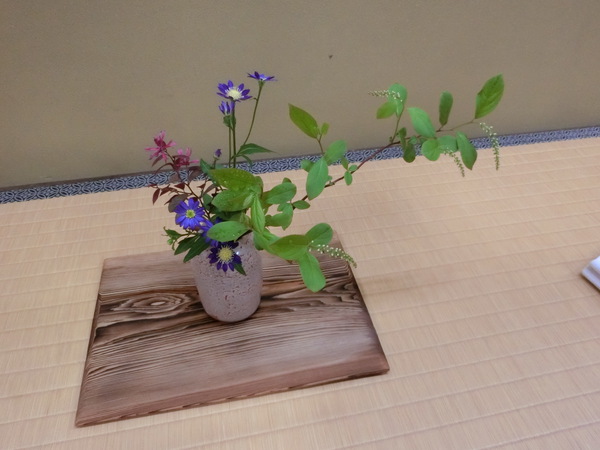 チャリティ茶会の優雅なひととき