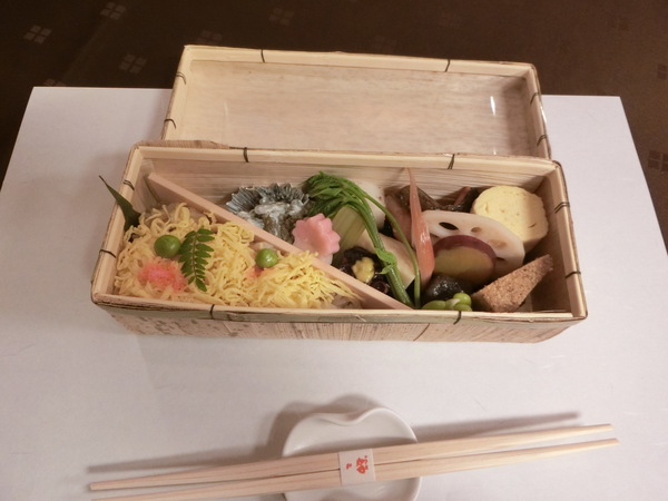 チャリティ茶会の優雅なひととき