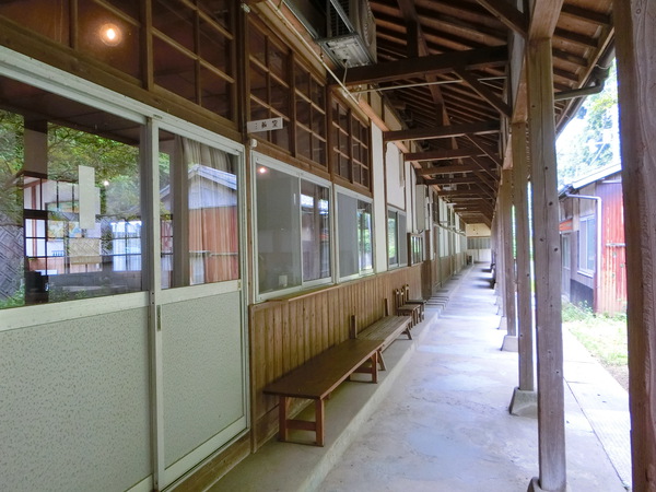 喫茶ネコノシマは、まるでタイムスリップしたかのようだった。