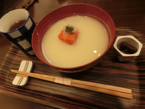 今日のランチは、あん餅雑煮のお店
