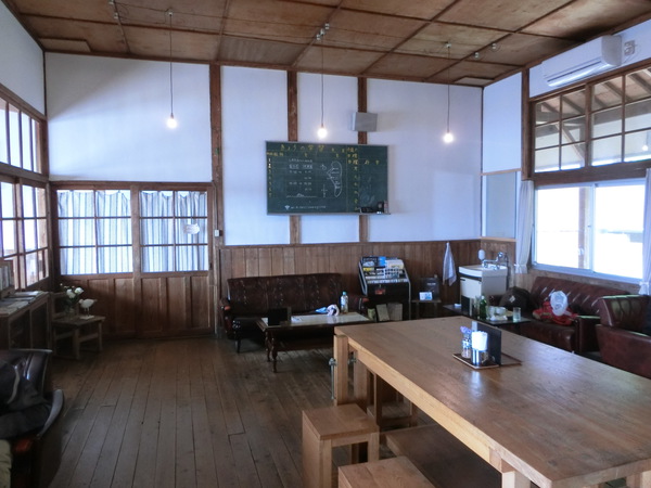 喫茶ネコノシマは、まるでタイムスリップしたかのようだった。