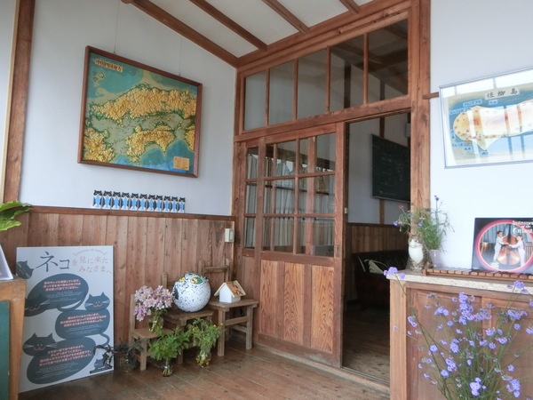 喫茶ネコノシマは、まるでタイムスリップしたかのようだった。