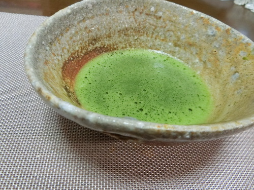 今日のおやつは、お抹茶とおはぎ