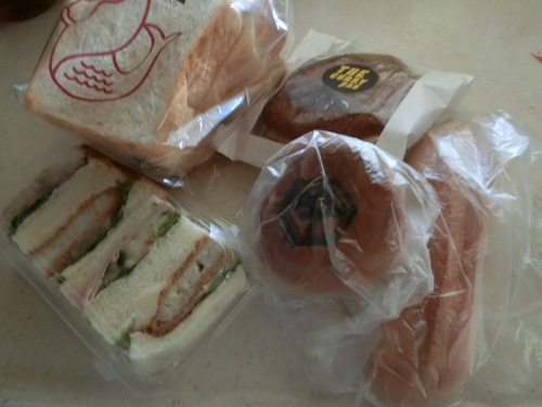 このパン、いつ食べようか！