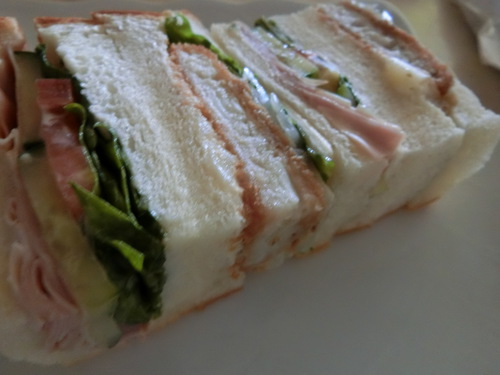 このパン、いつ食べようか！
