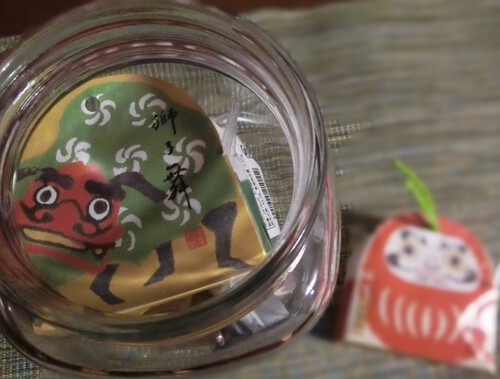 可愛いお年賀菓子を頂いた。
