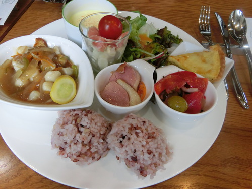 お茶会のあとで、ガーデンカフェ栗林でランチ