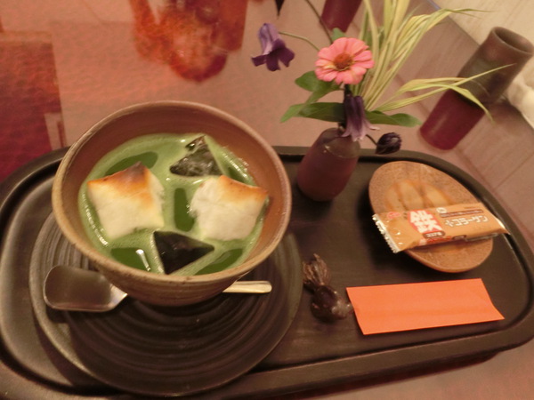 いつも「ローマの休日」の映像が流れているカフェ