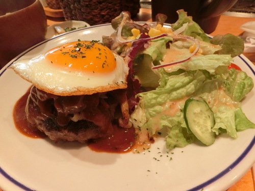 やっとありつけたハンバーグランチ