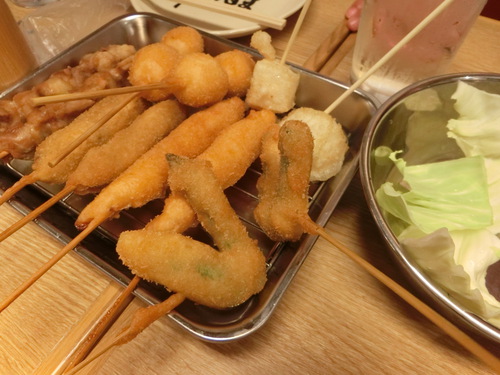 今回の大阪ハイライトは、「串かつだるま」に行ったこと