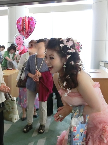 花束ガールが、ぐずぐずおばさんだったけど・・・