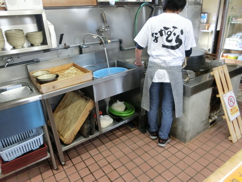 西方面の有名うどん店に行った。