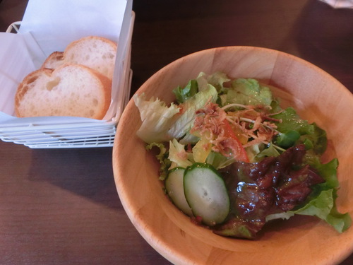 今日がオープンの店に行く。