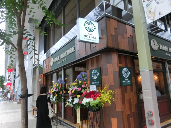 今日がオープンの店に行く。