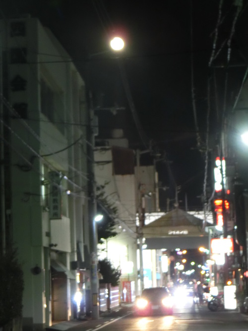 お金が貯まる情報を聞きこんでくる。