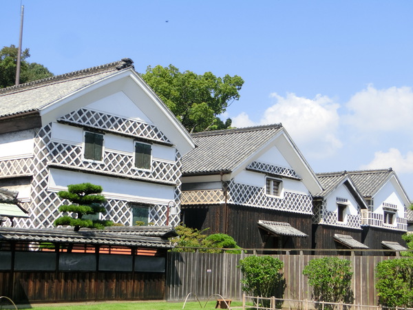 圧倒される「旧野崎家住宅」と子孫の方と出会う。