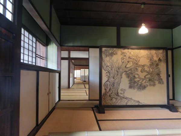 圧倒される「旧野崎家住宅」と子孫の方と出会う。