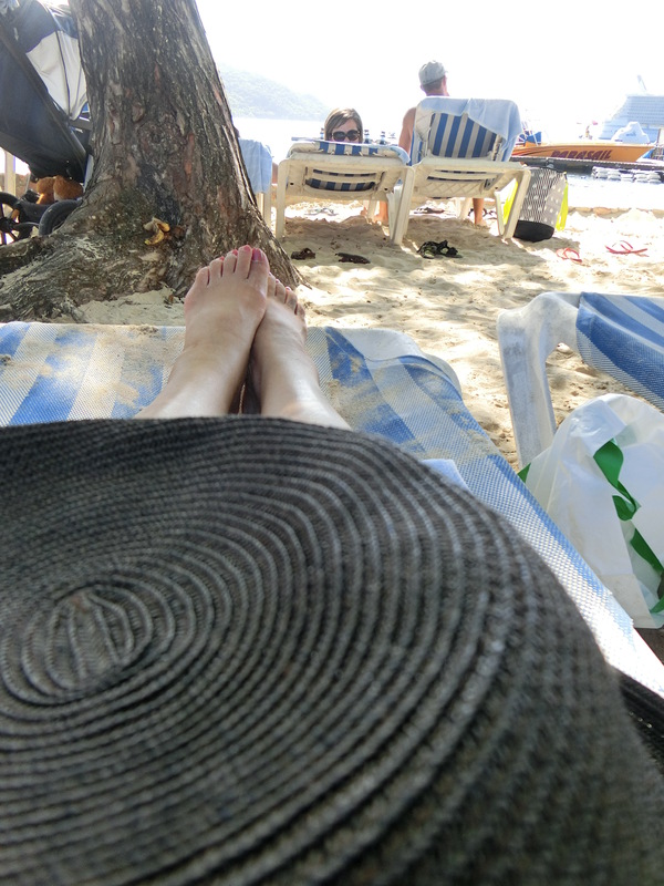 ハイチの海で泳ぐ。