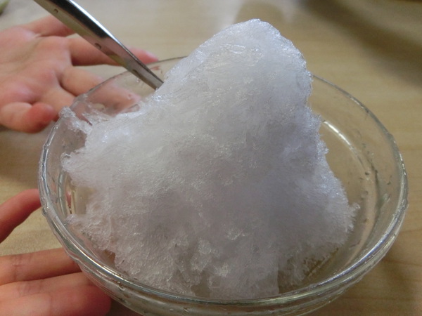 老舗の和菓子を食べる。