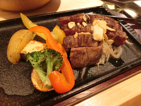 １０月オープンの居酒屋「肉割烹　牛若丸」