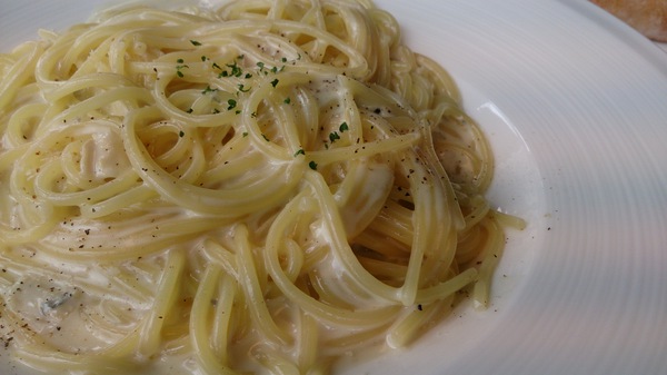 洒落たビストロ料理のお店「アゴラ」