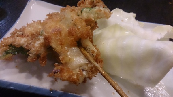 今夜はヒゲ専務のお店「串よし」へ