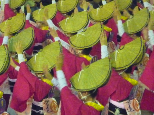 長寿大学生、本場阿波踊りを踊りぬける。