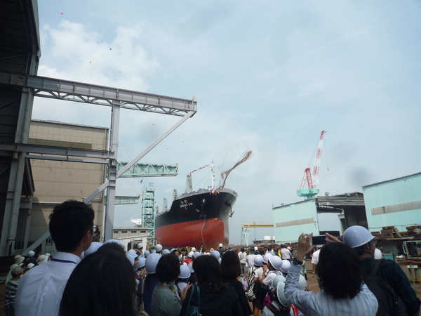 巨大船の進水式を見学