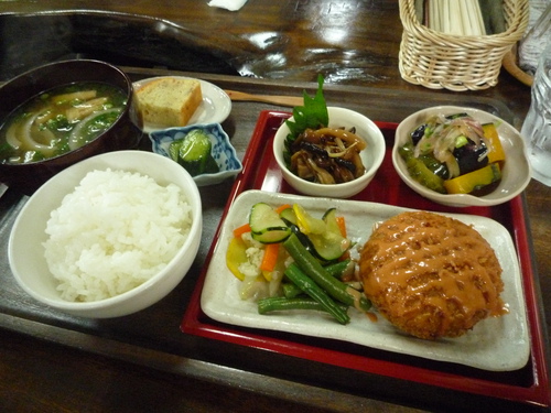 自然の中でランチ『野良里』