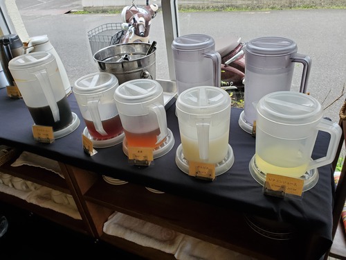 学生の中に紛れ込んでランチを食べる。