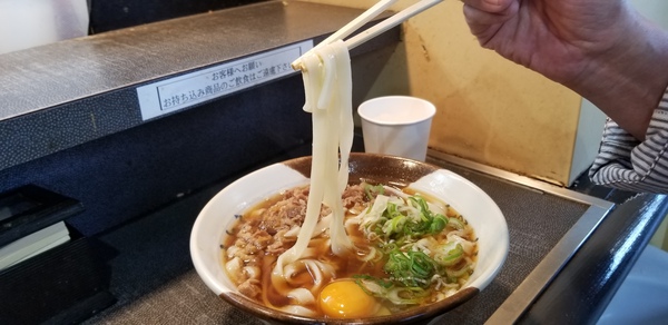 名古屋駅できしめん食べる。