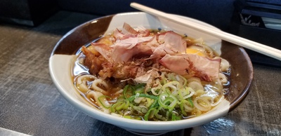 名古屋駅できしめん食べる。