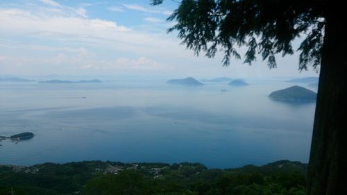 紫雲出山の絶景カフェから