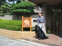 犬の形の木工製品・看板