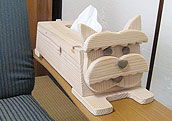 犬の形の木の香る手作り木工品　