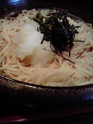大阪の讃岐うどん店へ行く。