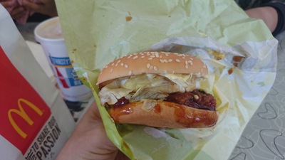 てりたまチキン瀬戸内レモンソース並びにいちごパイ