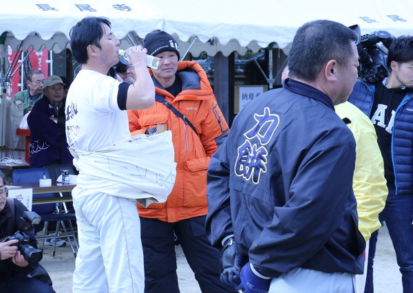 180ｋｇの大鏡餅運搬競技大会　87番札所　長尾寺