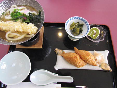 昼食はトレスタ(白山・しらやま）にて　　うどん県三木町