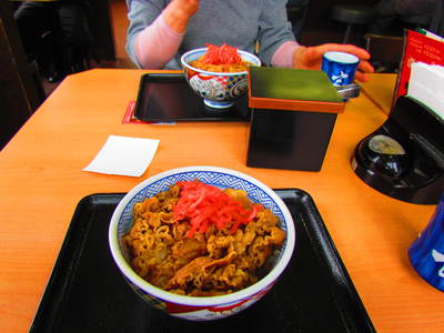 昼食　　吉野家にて