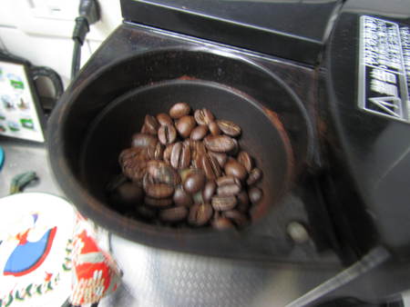アロバーさんのコーヒー豆は うまいです   自宅にて